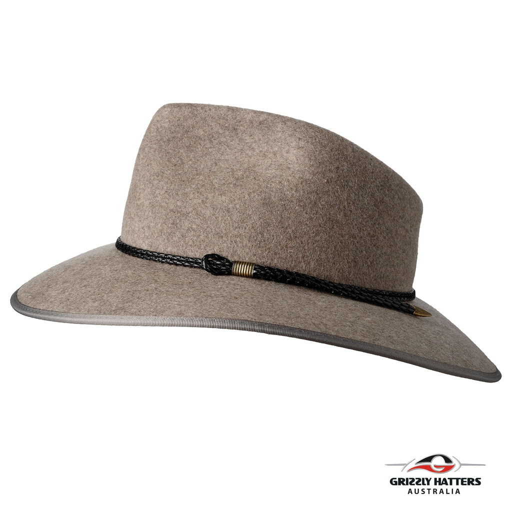 THE WELLINGTON Fedora Hat in GREY SAND with Braid