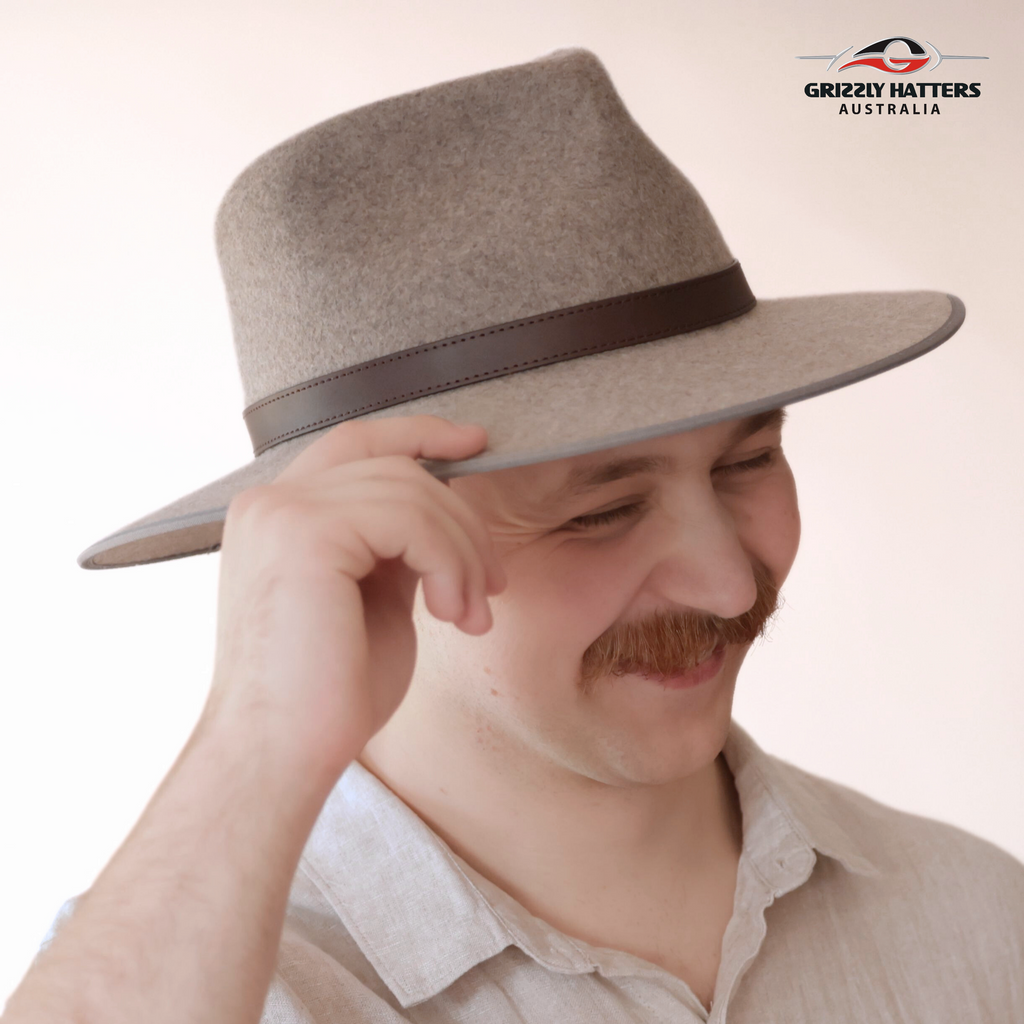 THE WELLINGTON Fedora Hat in GREY SAND with Band